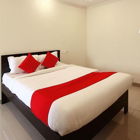 Oyo Sri Vinayaka Grand Hotel Shamshabad Exterior foto